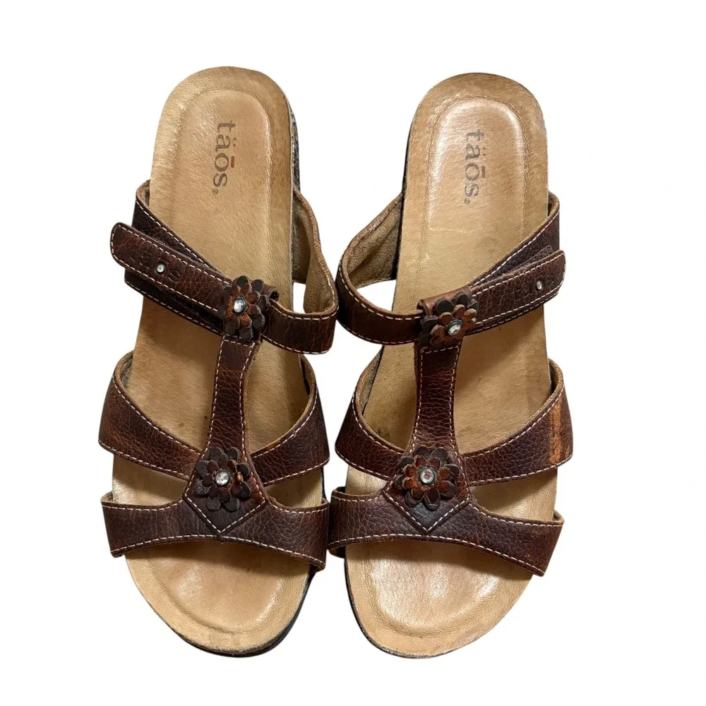 Taos Womens 7 Wedge Sandals Brown Leather Floral T-Strap Slide Comfort Shoes